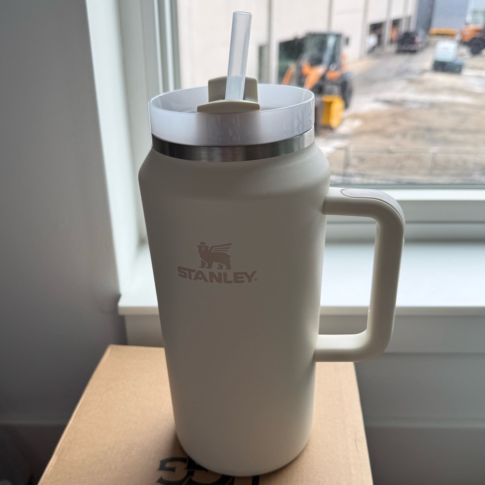 64 oz Stanley with Straw & Handle